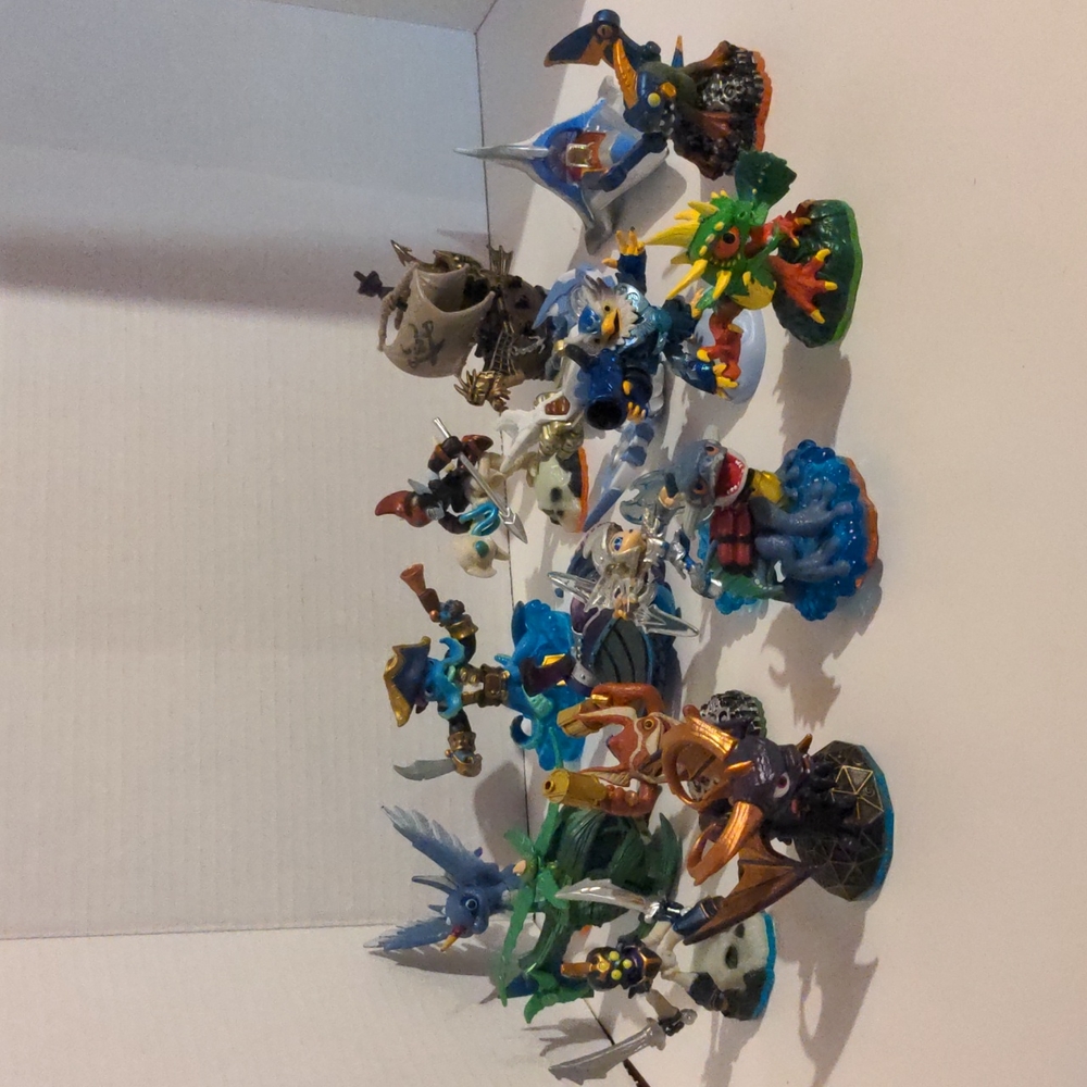 Skylanders Lot of 16